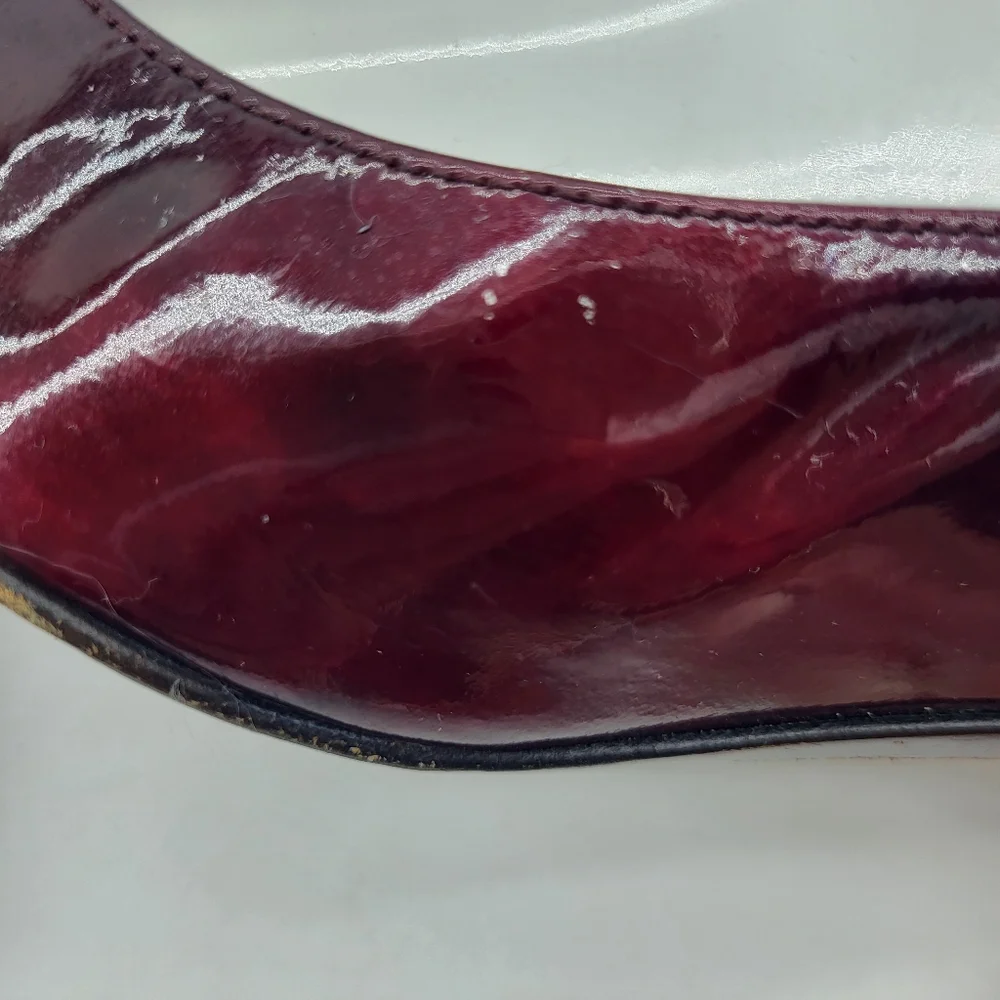 Stuart Weitzman burgundy marbled patent leather pointed toe with gold trim Sz 8 - Picture 8 of 14